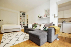 Charming West London Studio Your Urban Oasis